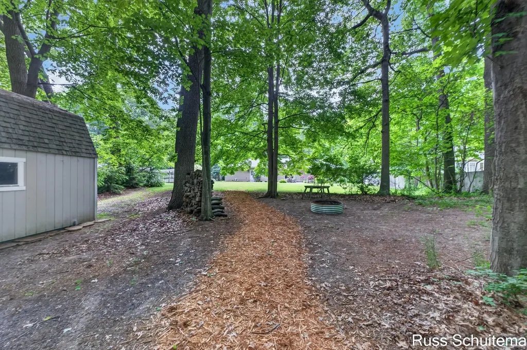 18270 N Fruitport Road Spring Lake Township MI 49456