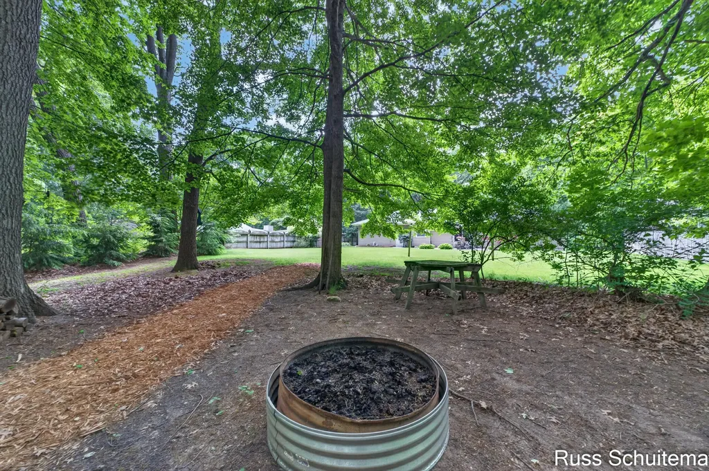 18270 N Fruitport Road Spring Lake Township MI 49456