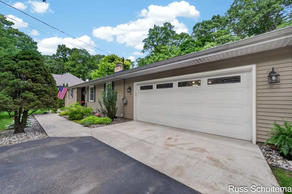 18270 N Fruitport Road Spring Lake Township MI 49456