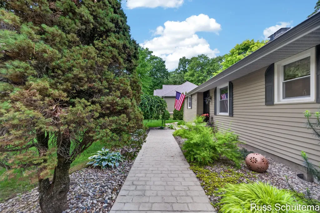 18270 N Fruitport Road Spring Lake Township MI 49456