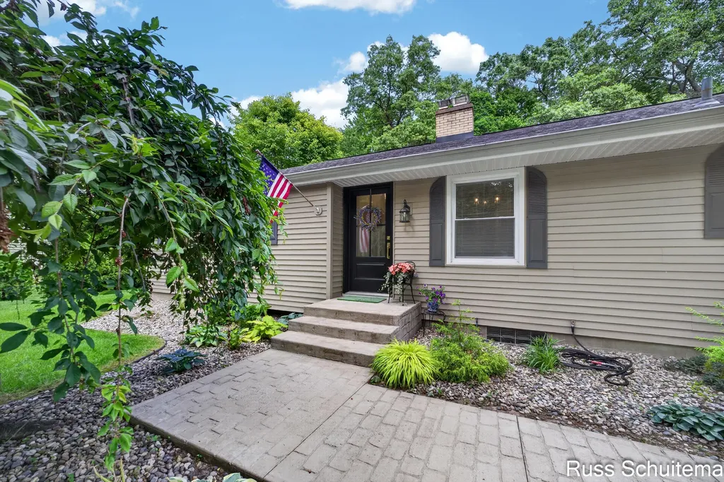 18270 N Fruitport Road Spring Lake Township MI 49456