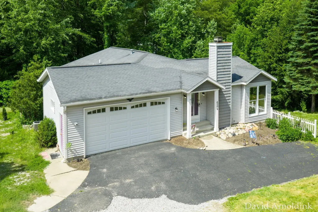 624 S 160th Avenue Park Township MI 49423