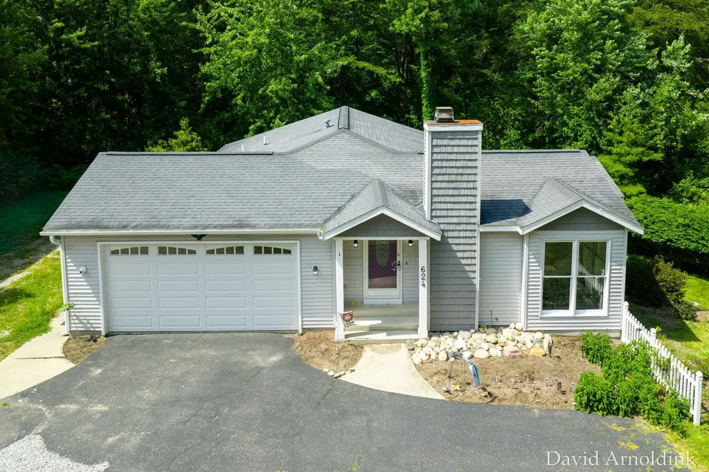 624 S 160th Avenue Park Township MI 49423