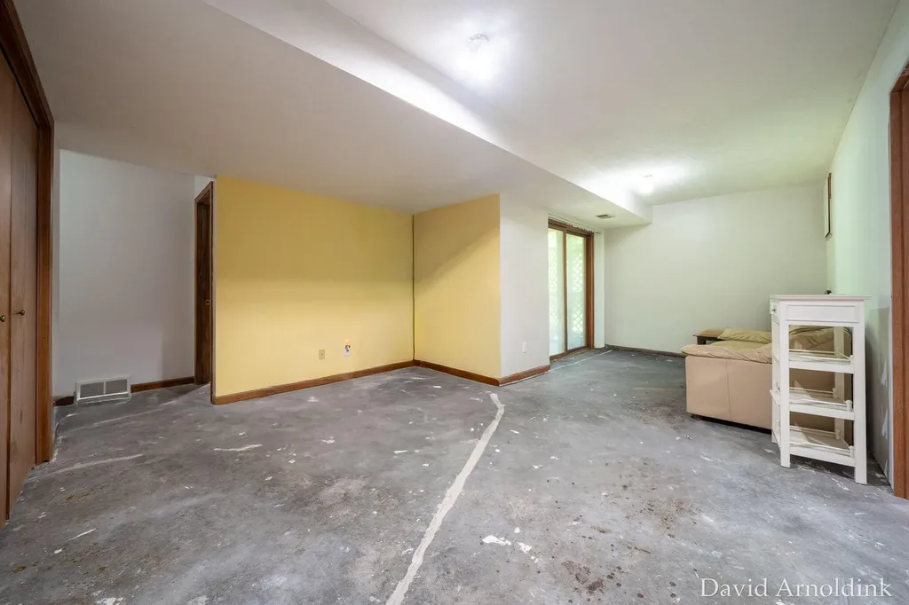 624 S 160th Avenue Park Township MI 49423
