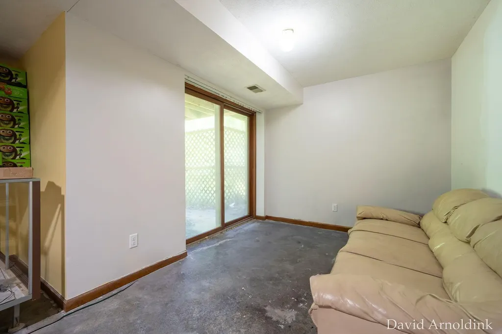 624 S 160th Avenue Park Township MI 49423