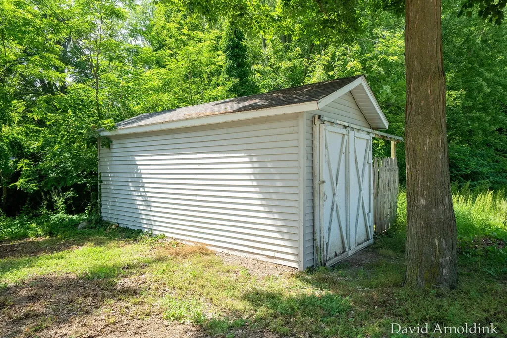 624 S 160th Avenue Park Township MI 49423