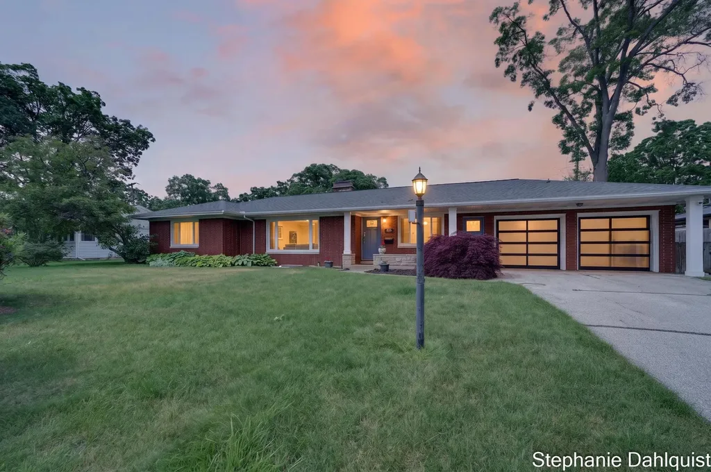 621 E Sunset Drive North Muskegon City MI 49445