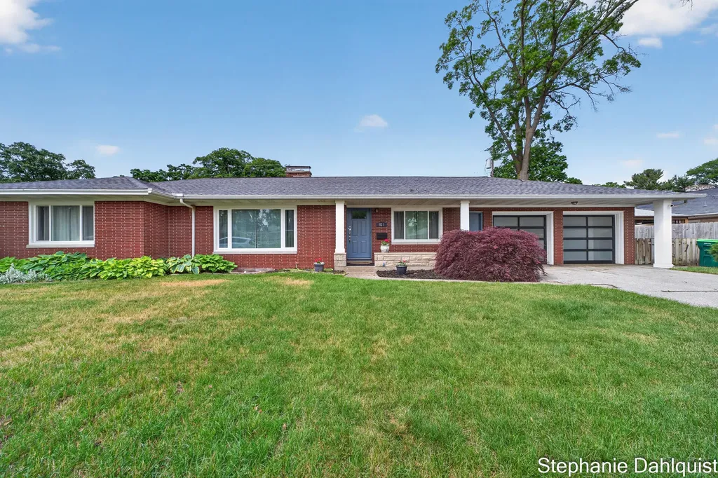 621 E Sunset Drive North Muskegon City MI 49445