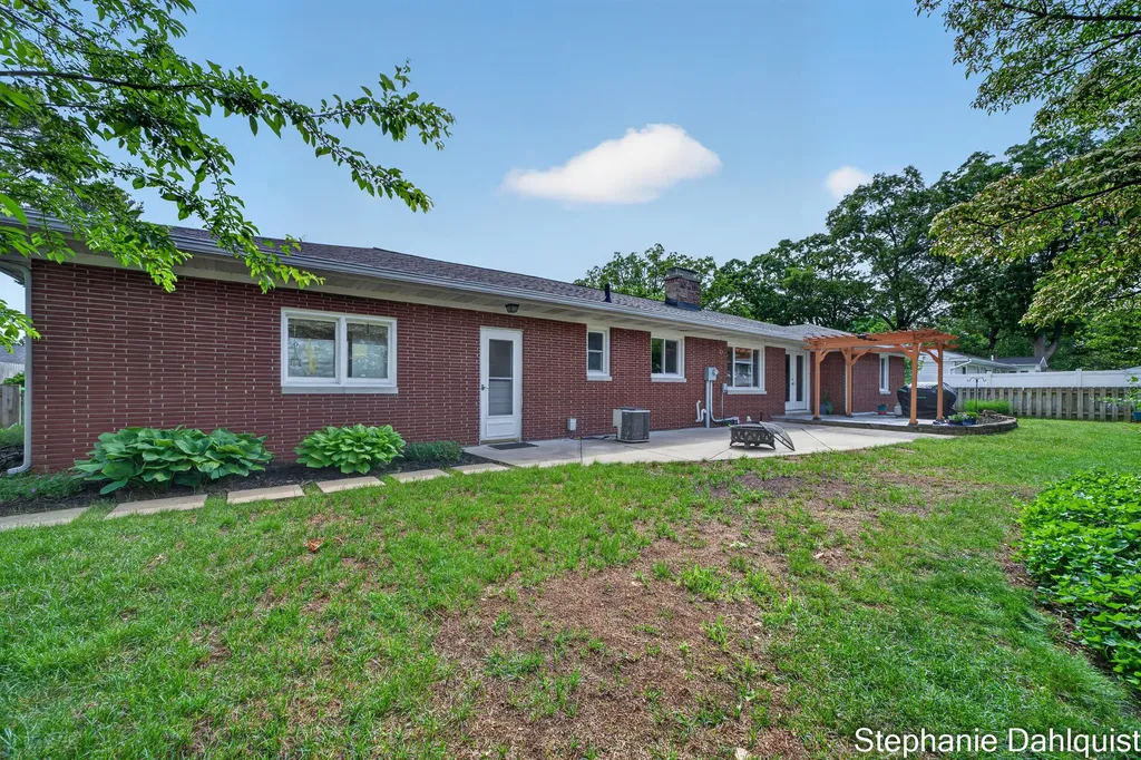 621 E Sunset Drive North Muskegon City MI 49445