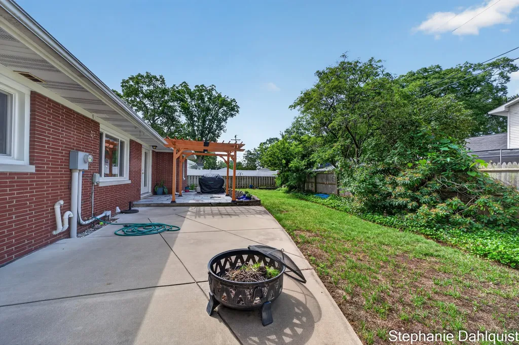 621 E Sunset Drive North Muskegon City MI 49445