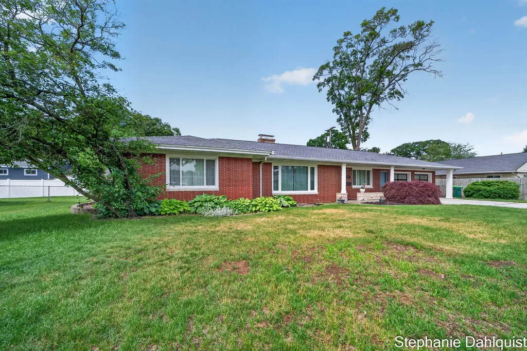 621 E Sunset Drive North Muskegon City MI 49445