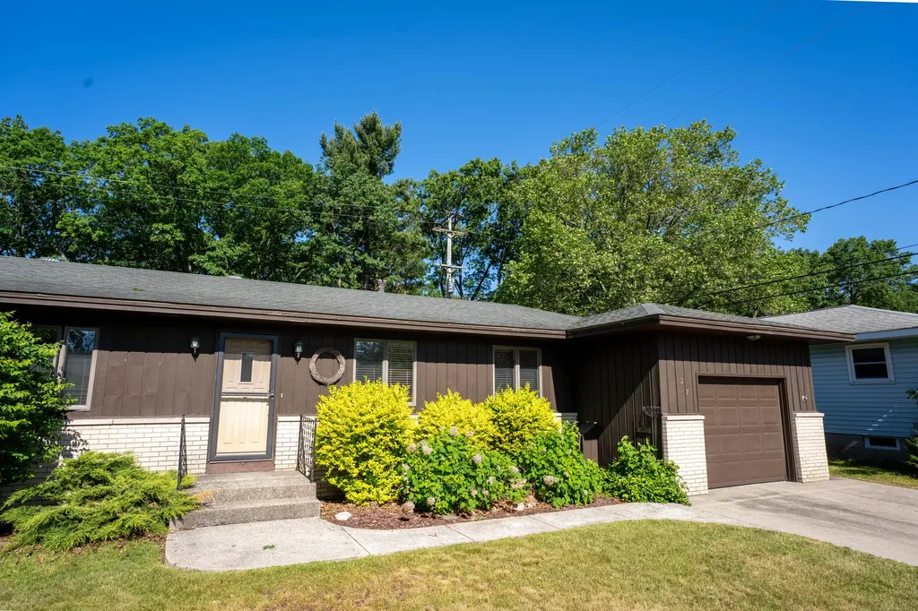 3127 Haverhill Court Roosevelt Park City MI 49441