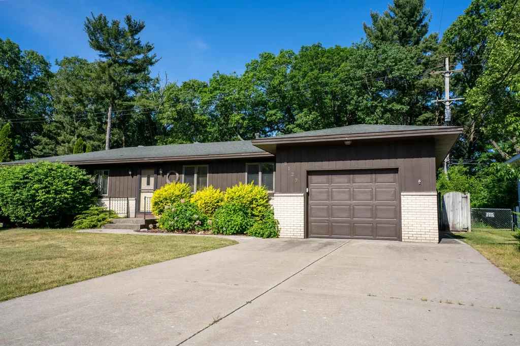 3127 Haverhill Court Roosevelt Park City MI 49441
