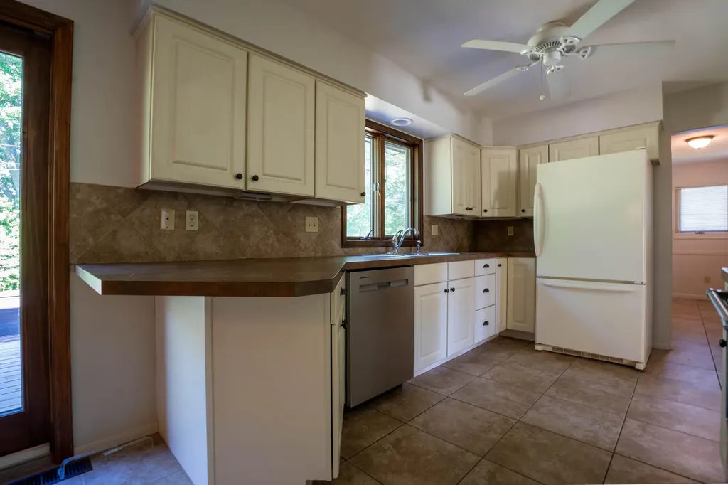 3127 Haverhill Court Roosevelt Park City MI 49441
