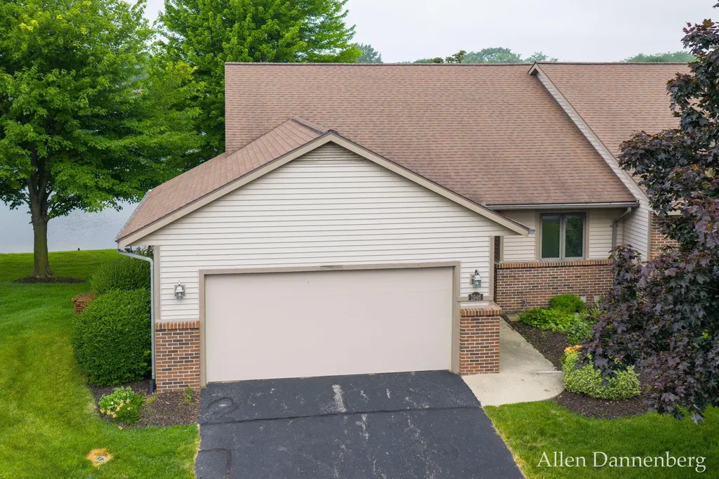 1946 Lakeview Drive Zeeland Charter Township MI 49464