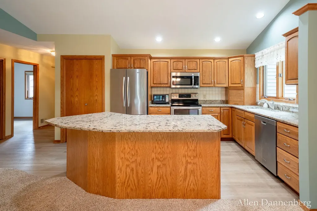 1946 Lakeview Drive Zeeland Charter Township MI 49464