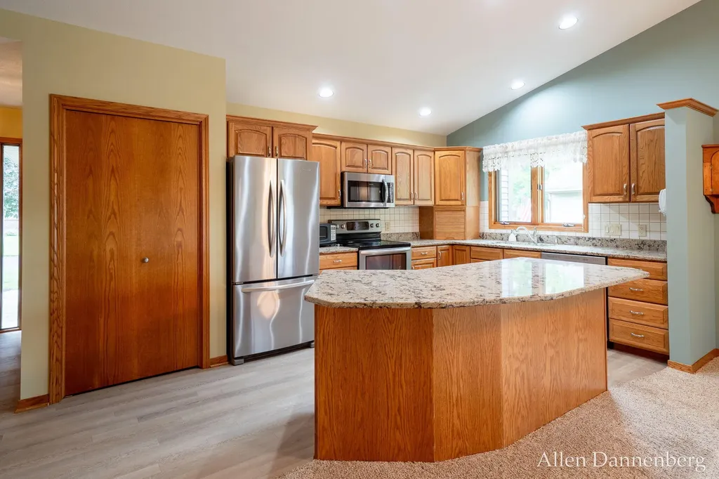 1946 Lakeview Drive Zeeland Charter Township MI 49464