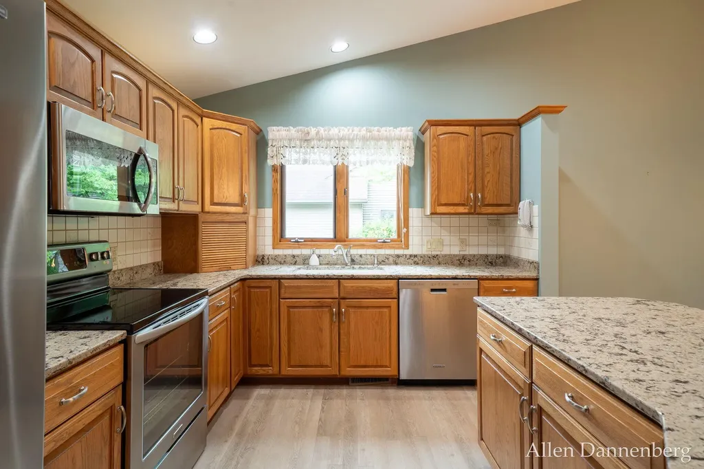 1946 Lakeview Drive Zeeland Charter Township MI 49464