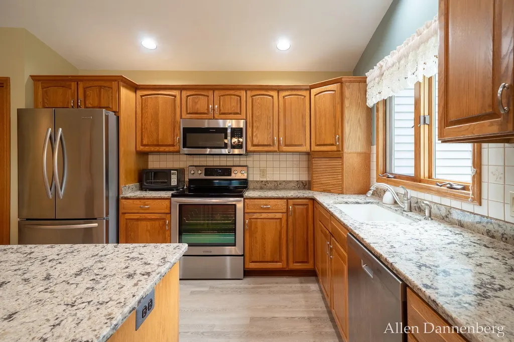 1946 Lakeview Drive Zeeland Charter Township MI 49464