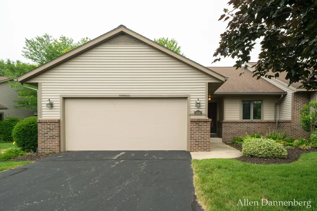 1946 Lakeview Drive Zeeland Charter Township MI 49464