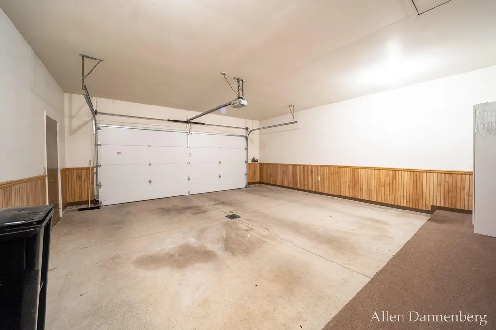 1946 Lakeview Drive Zeeland Charter Township MI 49464