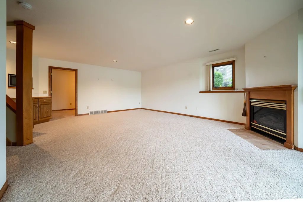 1946 Lakeview Drive Zeeland Charter Township MI 49464