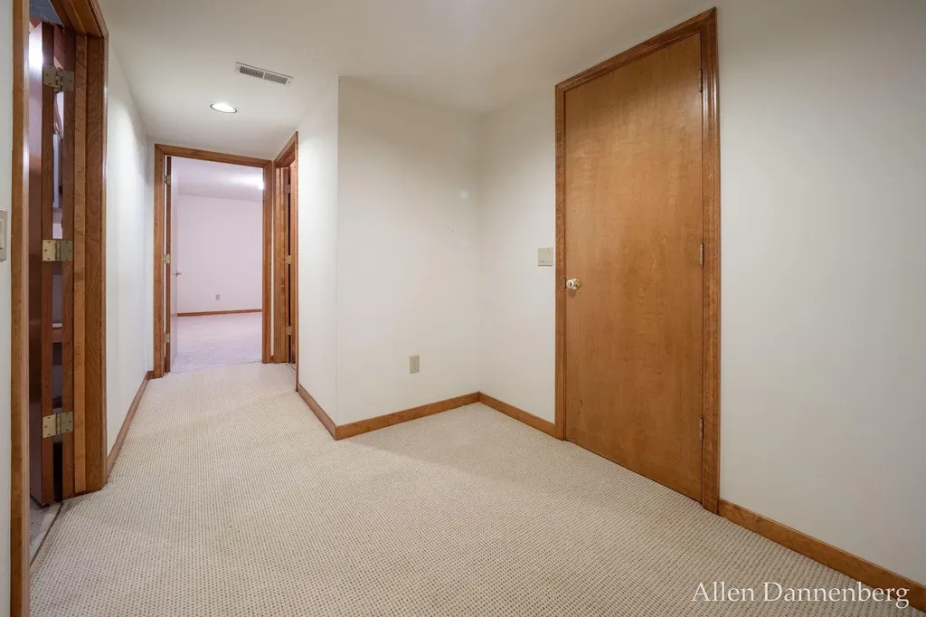 1946 Lakeview Drive Zeeland Charter Township MI 49464