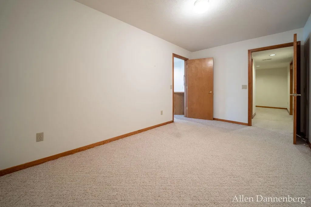 1946 Lakeview Drive Zeeland Charter Township MI 49464