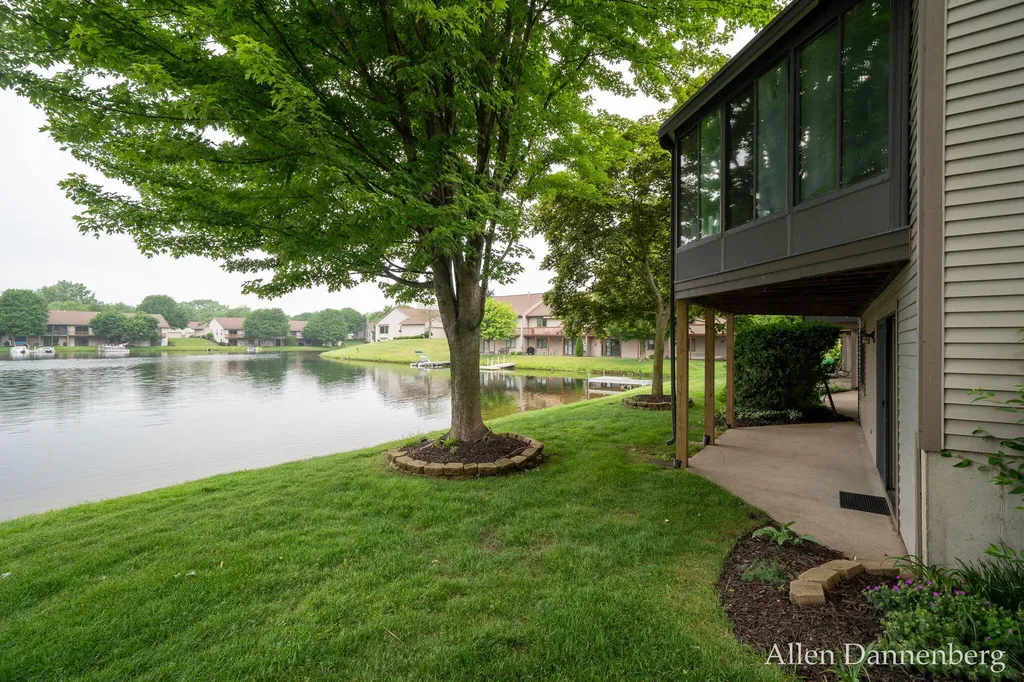 1946 Lakeview Drive Zeeland Charter Township MI 49464
