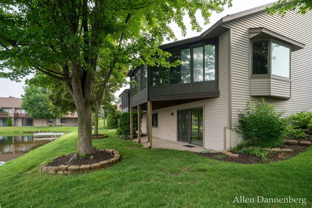 1946 Lakeview Drive Zeeland Charter Township MI 49464
