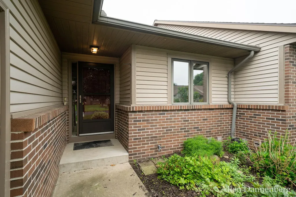 1946 Lakeview Drive Zeeland Charter Township MI 49464