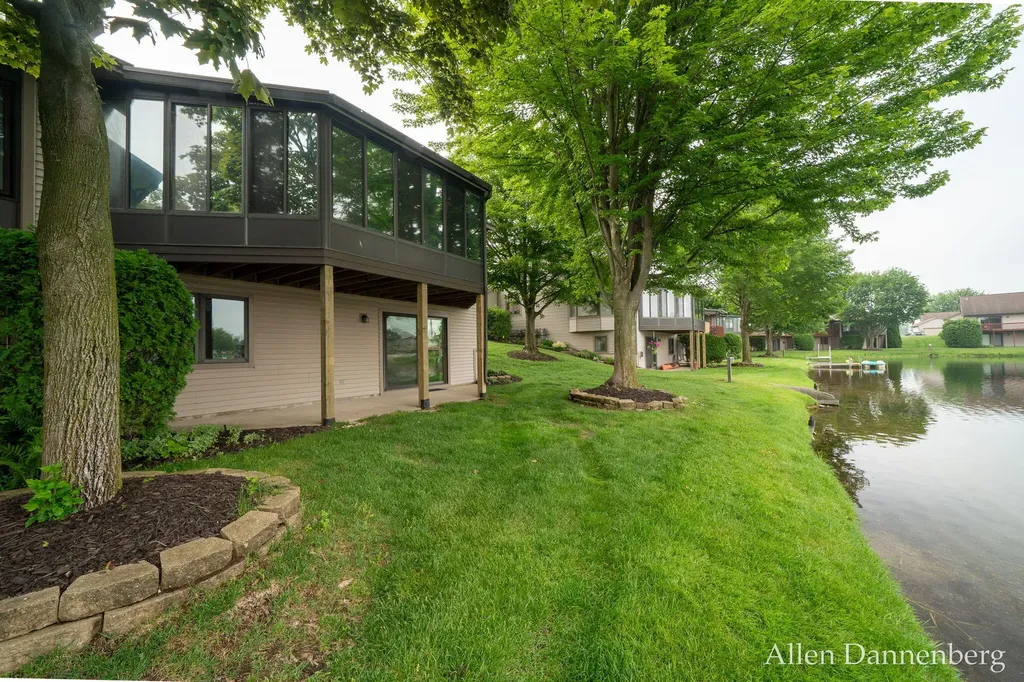 1946 Lakeview Drive Zeeland Charter Township MI 49464