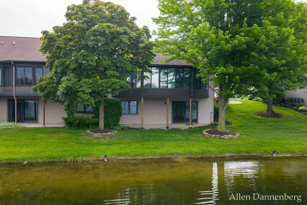 1946 Lakeview Drive Zeeland Charter Township MI 49464
