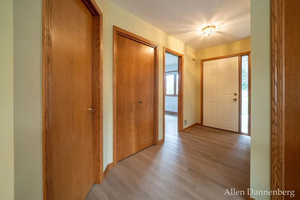 1946 Lakeview Drive Zeeland Charter Township MI 49464
