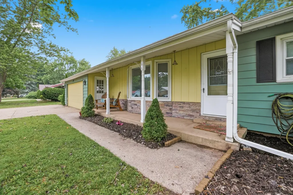 325 N 145th Avenue Park Township MI 49424