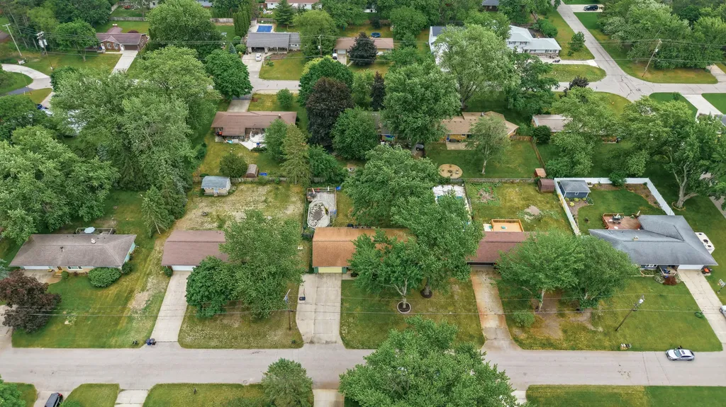 325 N 145th Avenue Park Township MI 49424