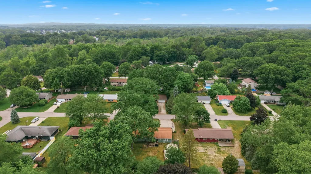 325 N 145th Avenue Park Township MI 49424