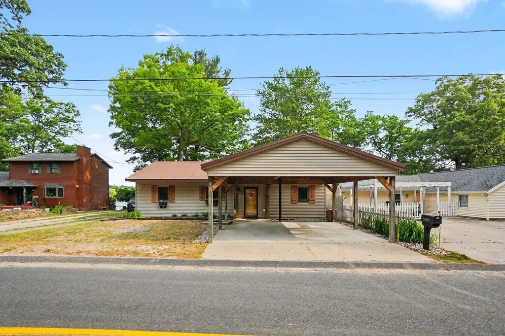 4002 Wilson Beach Road Cedar Creek Township MI 49457