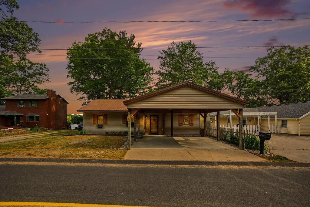4002 Wilson Beach Road Cedar Creek Township MI 49457