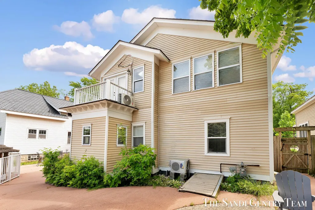 209 Clinton Avenue Grand Haven City MI 49417