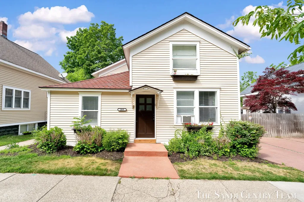209 Clinton Avenue Grand Haven City MI 49417