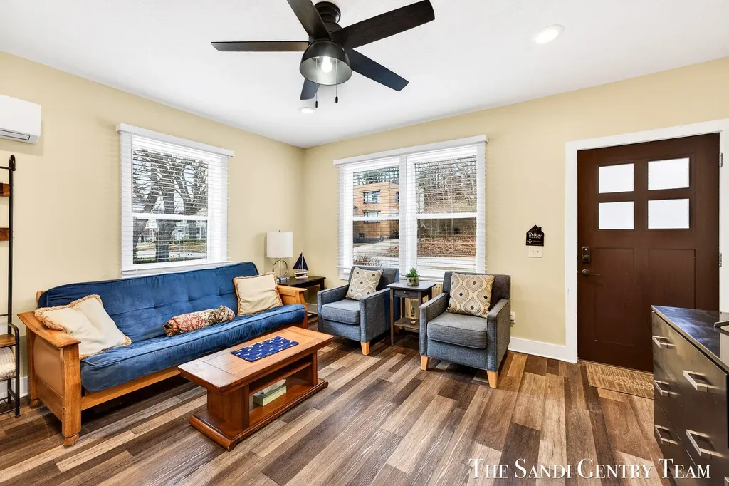 209 Clinton Avenue Grand Haven City MI 49417