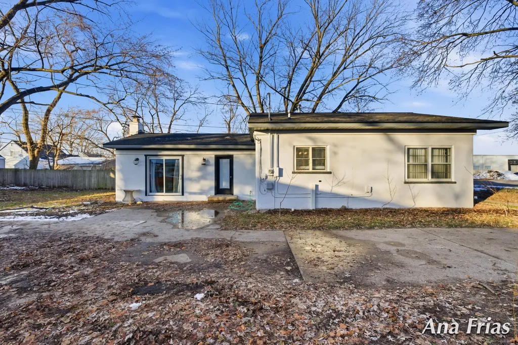 3755 Jefferson Avenue SE Wyoming City MI 49548