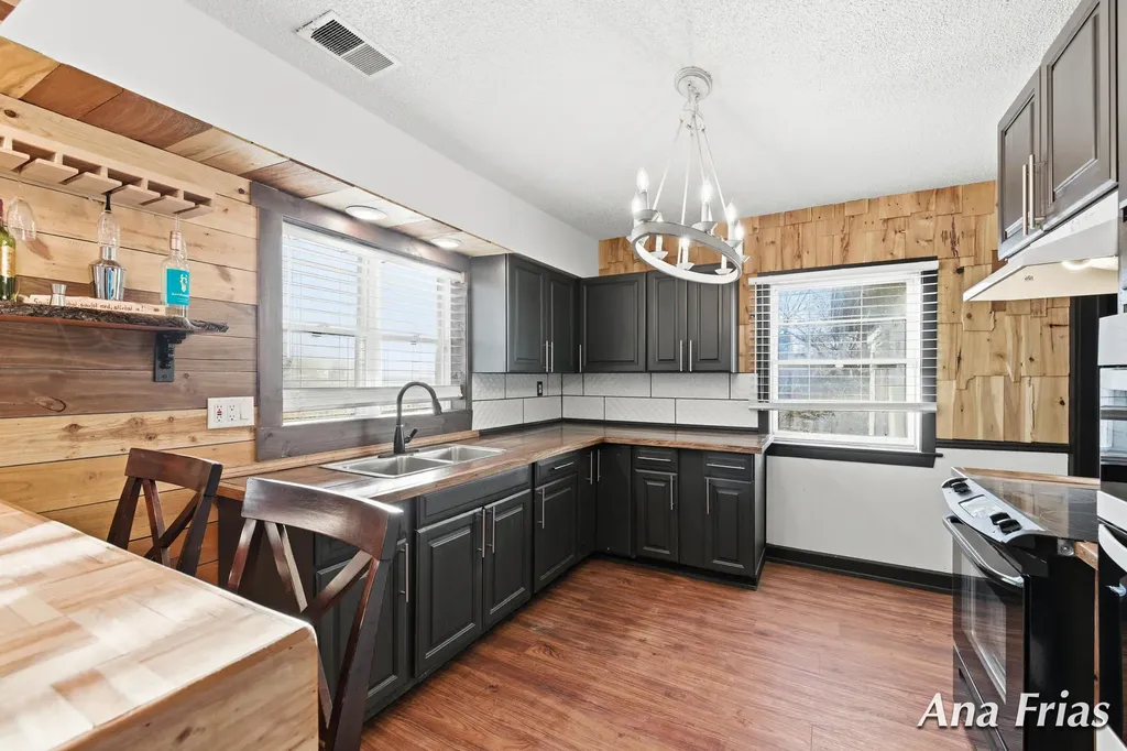 3755 Jefferson Avenue SE Wyoming City MI 49548