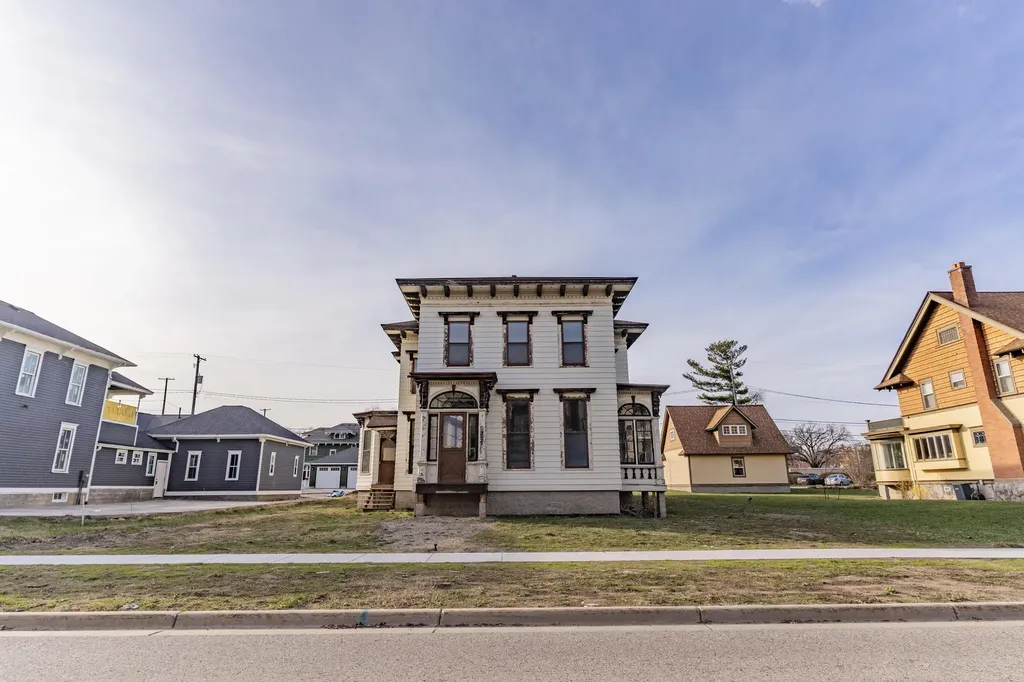 382 W Muskegon Avenue Muskegon City MI 49440