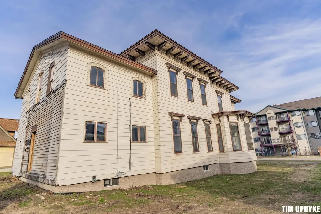 382 W Muskegon Avenue Muskegon City MI 49440