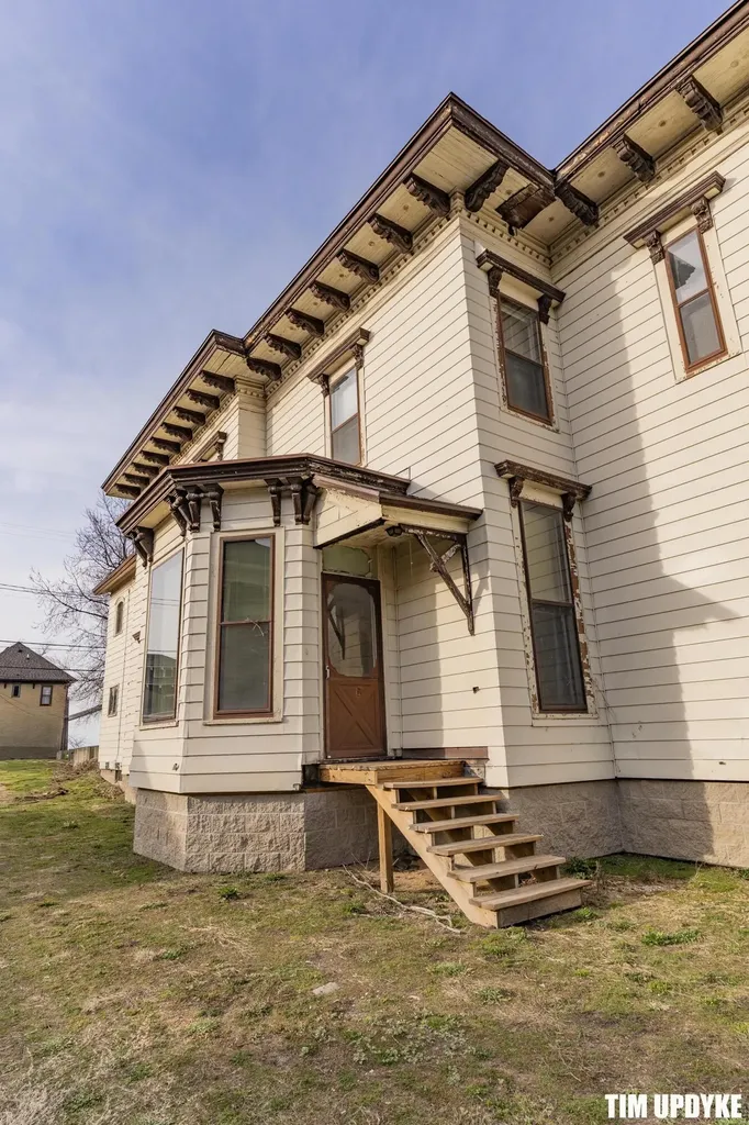 382 W Muskegon Avenue Muskegon City MI 49440