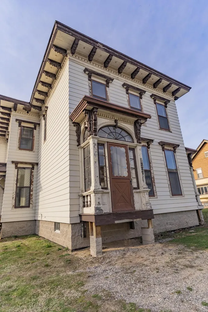 382 W Muskegon Avenue Muskegon City MI 49440