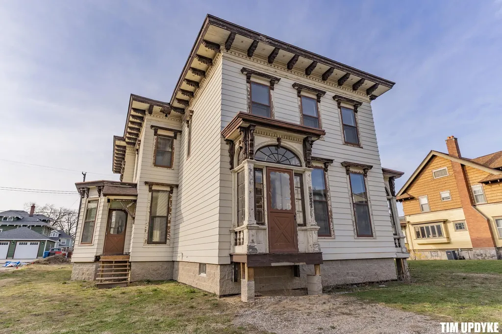 382 W Muskegon Avenue Muskegon City MI 49440