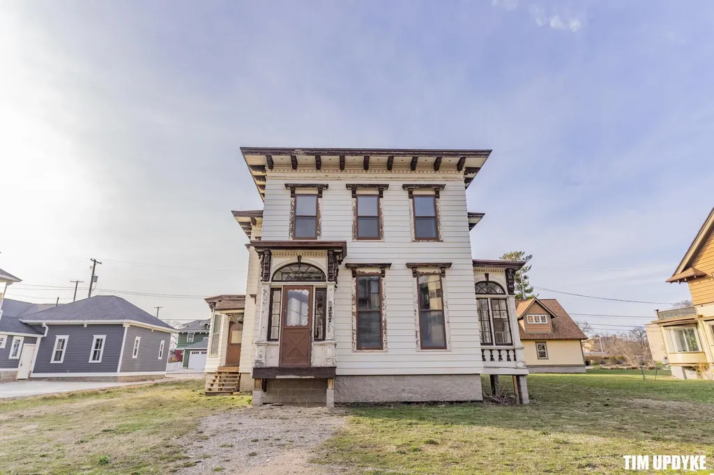 382 W Muskegon Avenue Muskegon City MI 49440